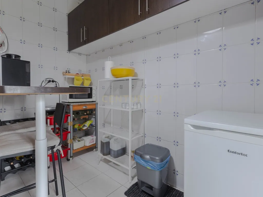 Fantástico Apartamento T2 com Lareira, Varanda e Lugar de Garagem | Fânzeres – Gondomar - Image 13