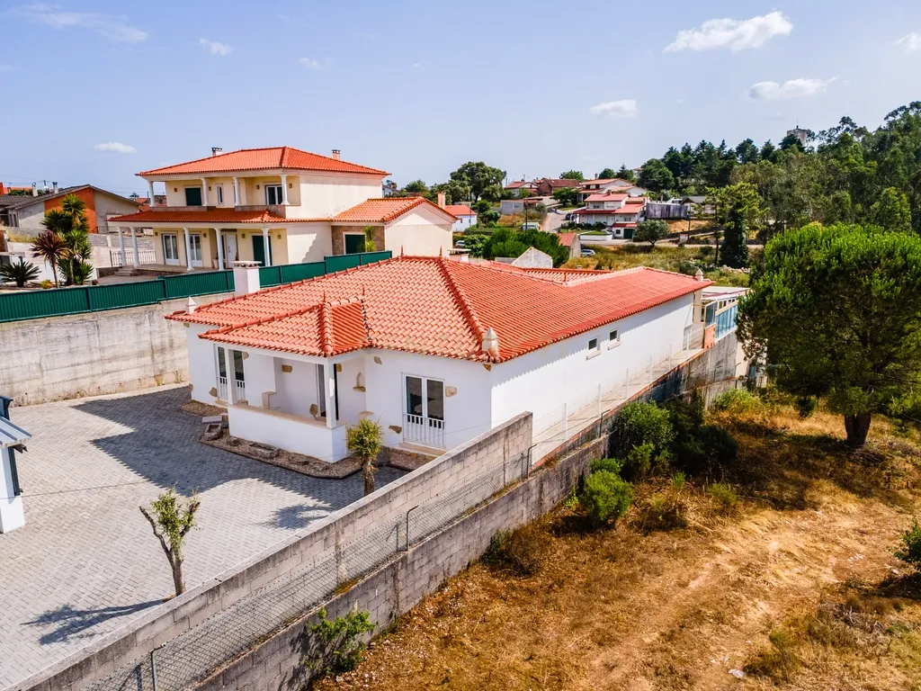 Moradia T3 com Piscina e Vistas para a Natureza – Chainça | Leiria - Image 24