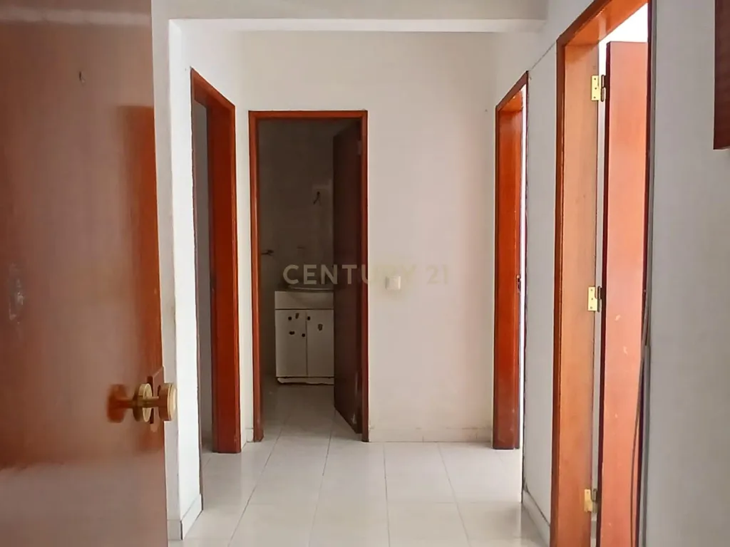 Apartamento T2 no Centro de Alhos Vedros - Image 1