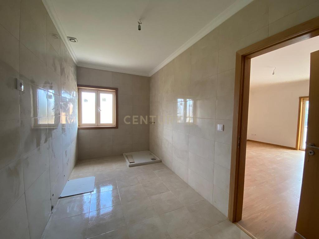 Moradia T4 em Mirandela com Vista Panorâmica - Image 19