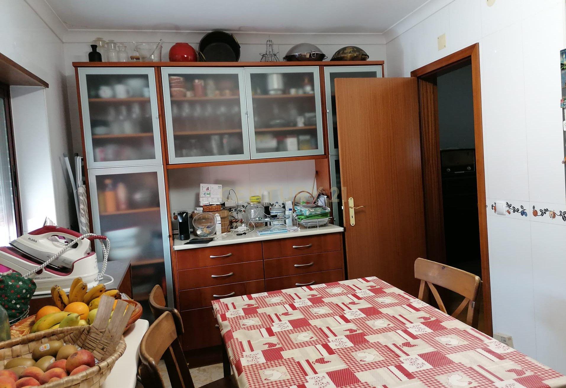 Fotografia 10 de Apartamento T4 Duplex com varandas e Terraço - Lugar de Garagem na cave em Condomínio Privado – Évora