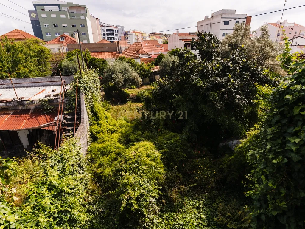 Prédio para remodelação no Entroncamento junto à estação de comboios - Image 33