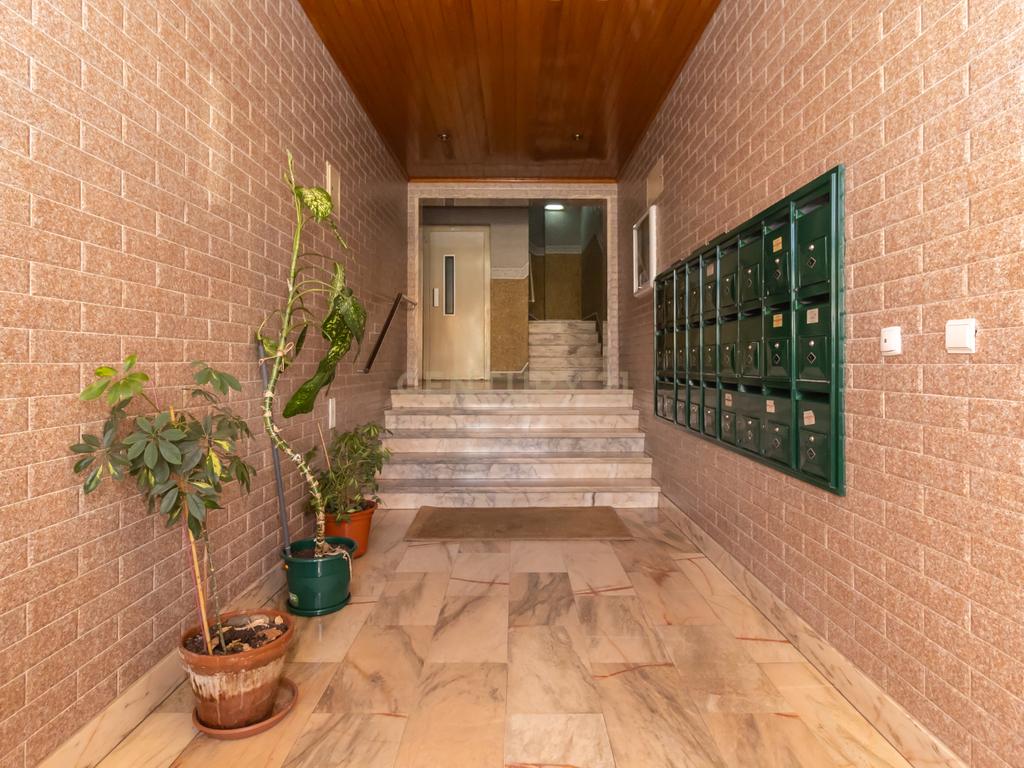 Apartamento T2 com Parqueamento, Elevador, Pronto a Habitar – Uma Oportunidade a Não Perder - Image 3