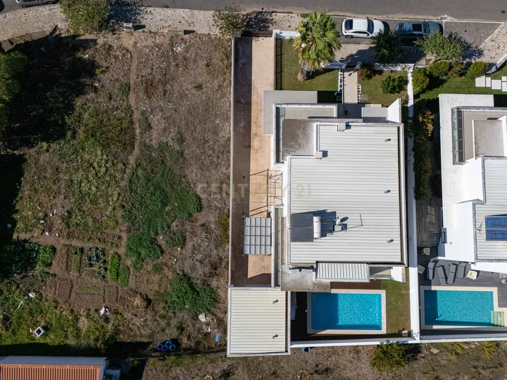 Moradia Isolada de Arquitetura Moderna com Piscina, Jardim e Garagem (Morelena /Pêro Pinheiro) - Image 66