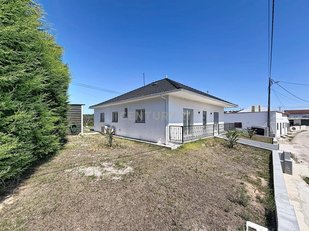 Moradia isolada com amplo terreno de 1.350 m², junto a Alcobaça - Image 31