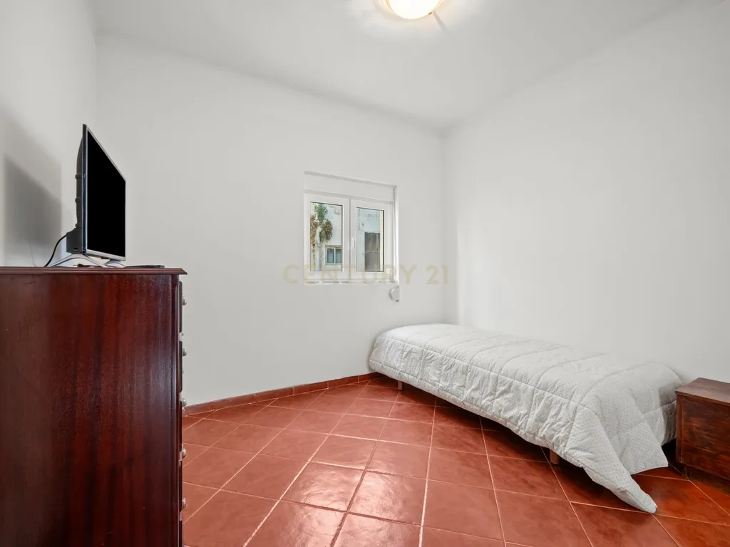 Apartamento T1 central com varanda em Baixa da Banheira - Image 15