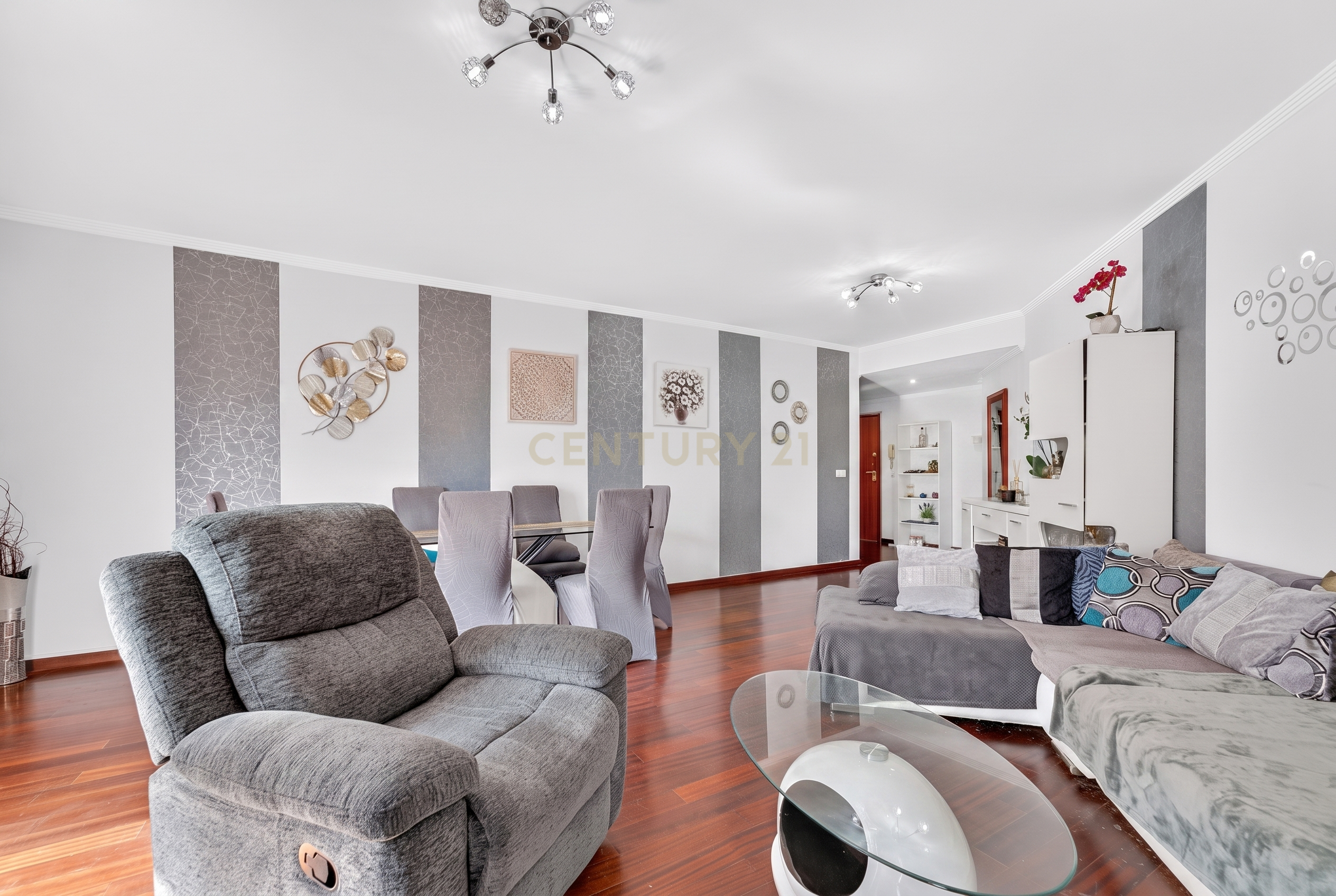 Fotografia 10 de Apartamento T2 na Rua do Til – Conforto e Comodidade no Coração do Funchal