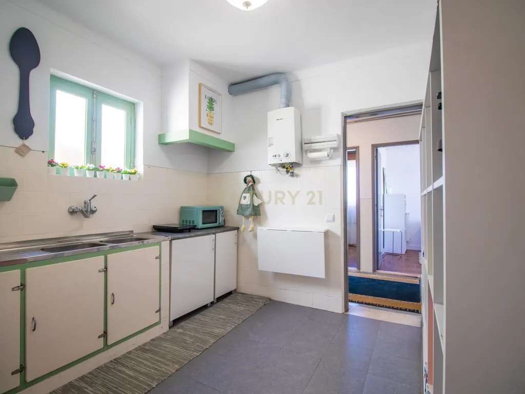 Moradia T4 com Vista Mar e Cidade - Image 37