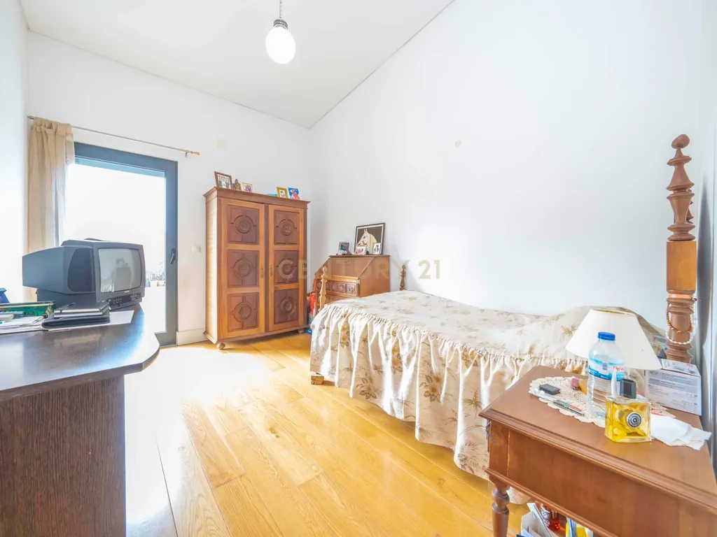 Moradia T5 Isolada, com Dois Pisos, Elevador e Terraço, com 800m2 de Terreno , na Quinta do Anjo, Palmela - Image 31