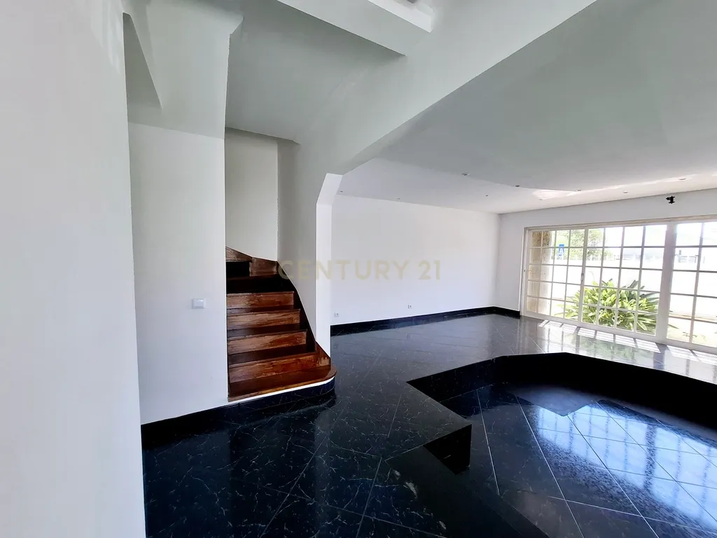 Excelente moradia T3 em Bicesse - Image 11