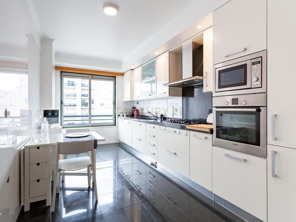 Apartamento T4 mobilado no Parque dos Príncipes - Image 11