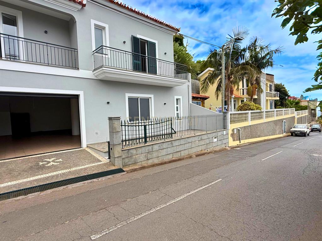Moradia T3 Com Sótão Habitável e Vista Mar na Ponta do Sol - Image 1