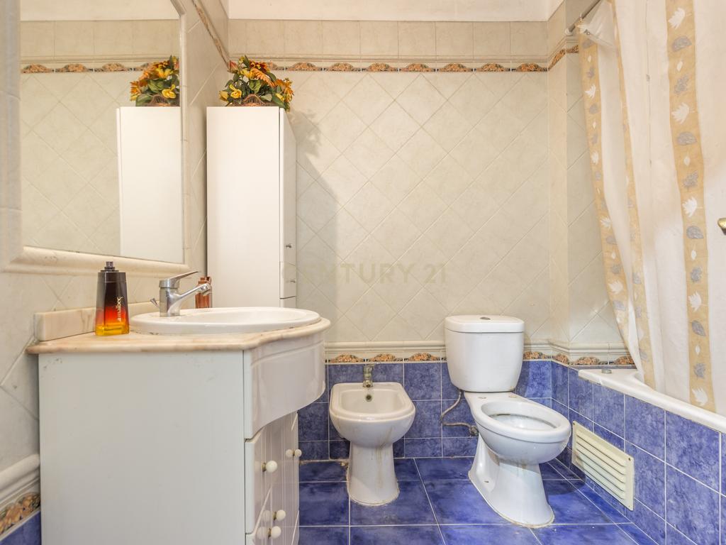 Apartamento T3 em Baixa da Banheira com Garagem - Image 18
