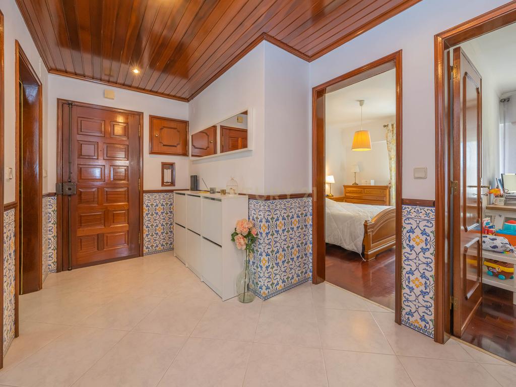 Apartamento T2, com Parqueamento e Arrecadação, em Caneças - Image 21