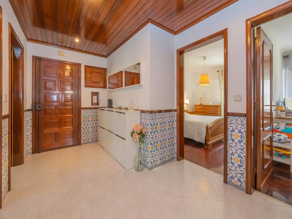 Apartamento T2, com Parqueamento e Arrecadação, em Caneças - Image 21