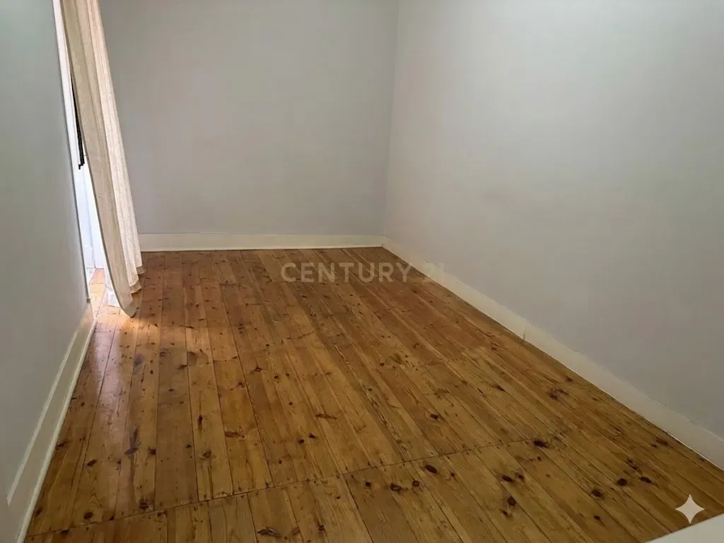 Fotografia 12 de Apartamento de 9 assoalhadas para Venda - com Rendimento Garantido