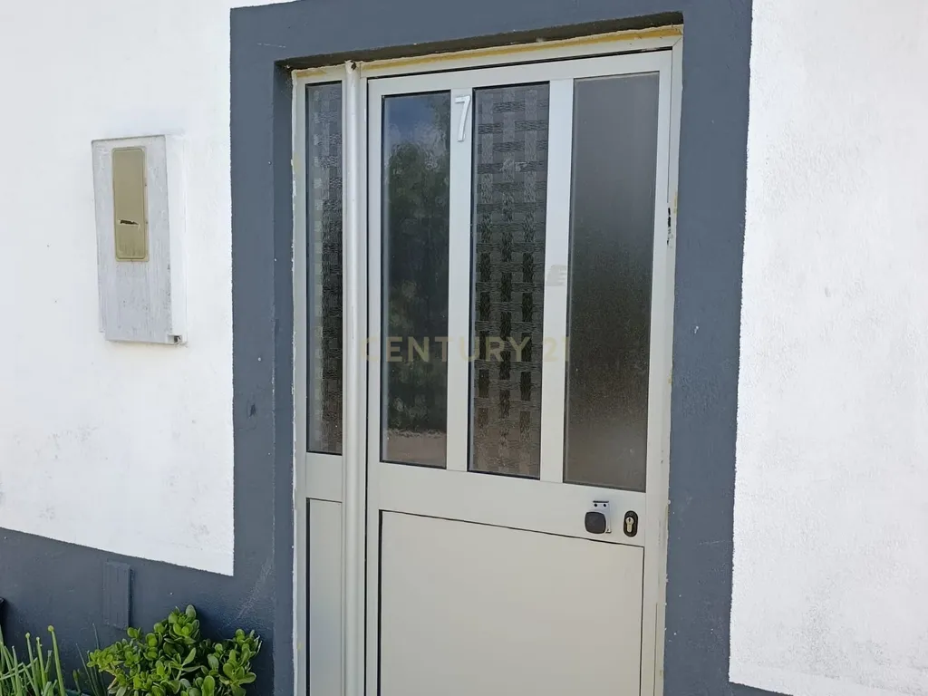 Quinta 8000m2 com 4 Moradias T2 e T3 - Image 31