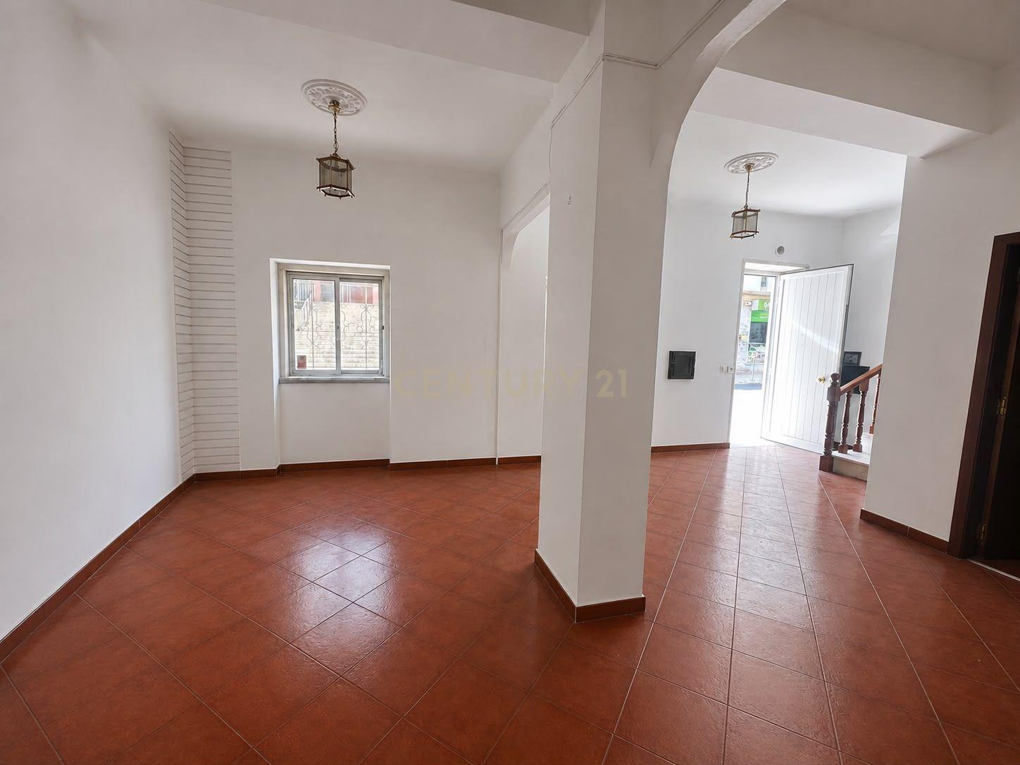 Fotografia 3 de Moradia T5 para Arrendamento, junto à Urbanização Real Forte, Sacavém