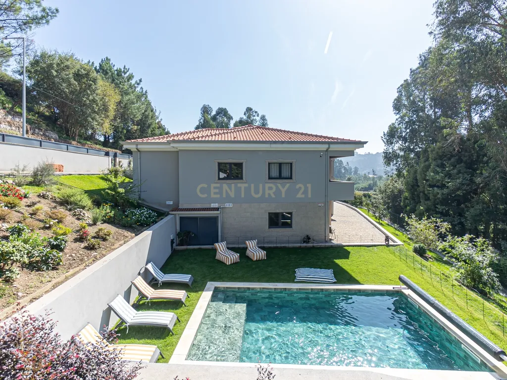Fantástica moradia T4 de Luxo com piscina em Valongo - Image 1