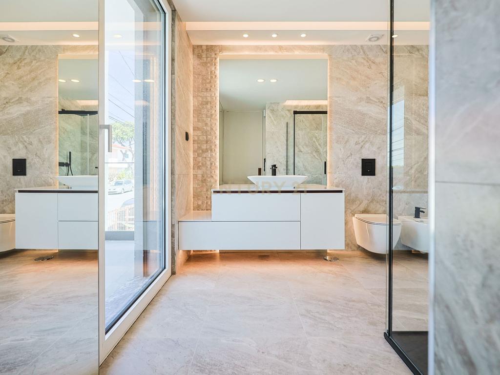 Moradia T5 com Piscina e Domótica - Nova Construção na Charneca da Caparica - Image 25