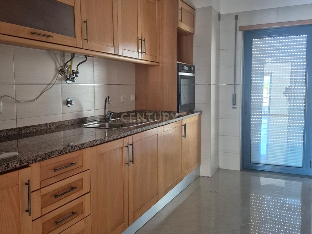 Apartamento T2 Quinta do Conde - Image 1