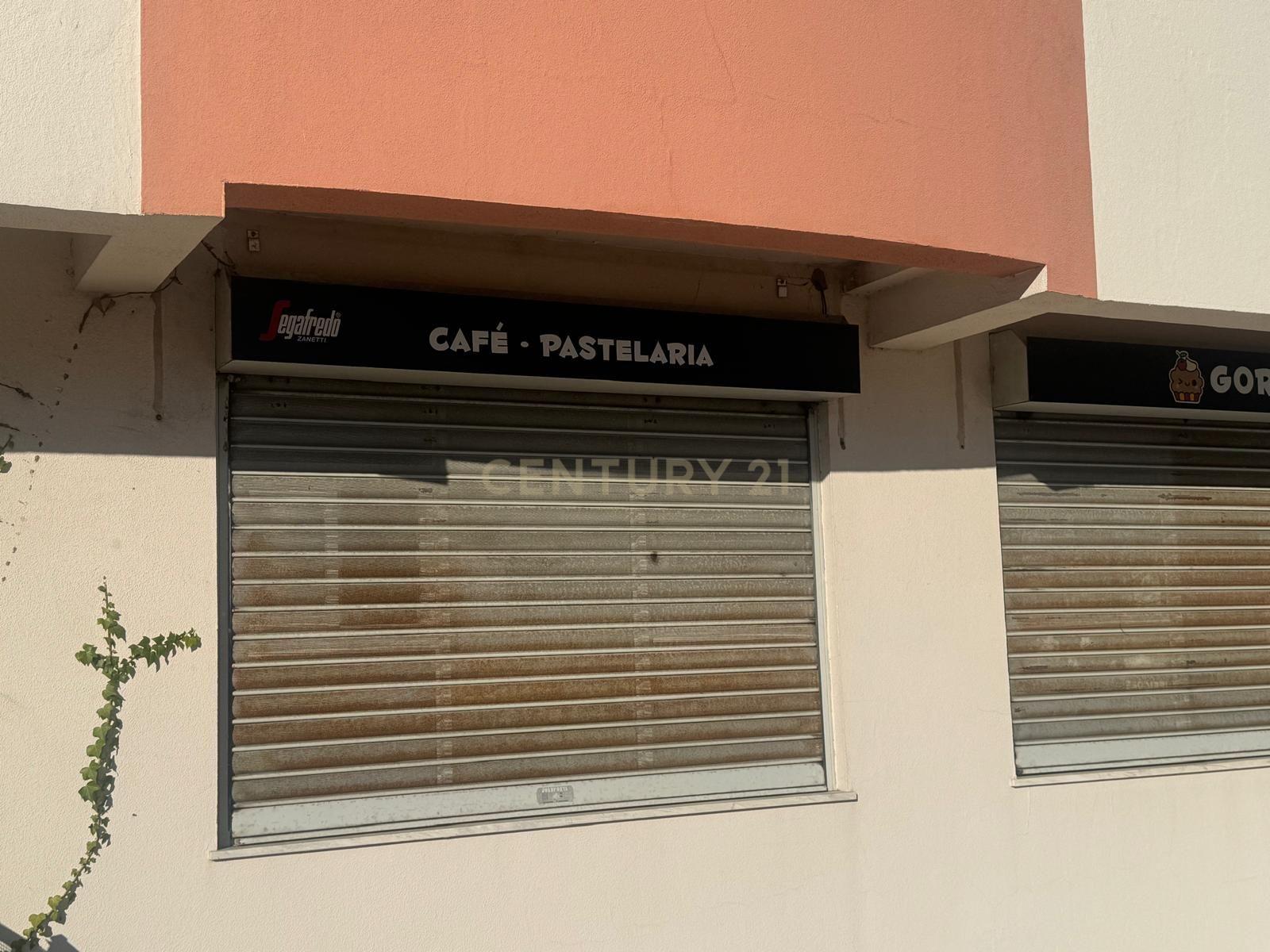Espaço comercial à venda na Rua Henrique Augusto Pereira, nº2 - Image 37