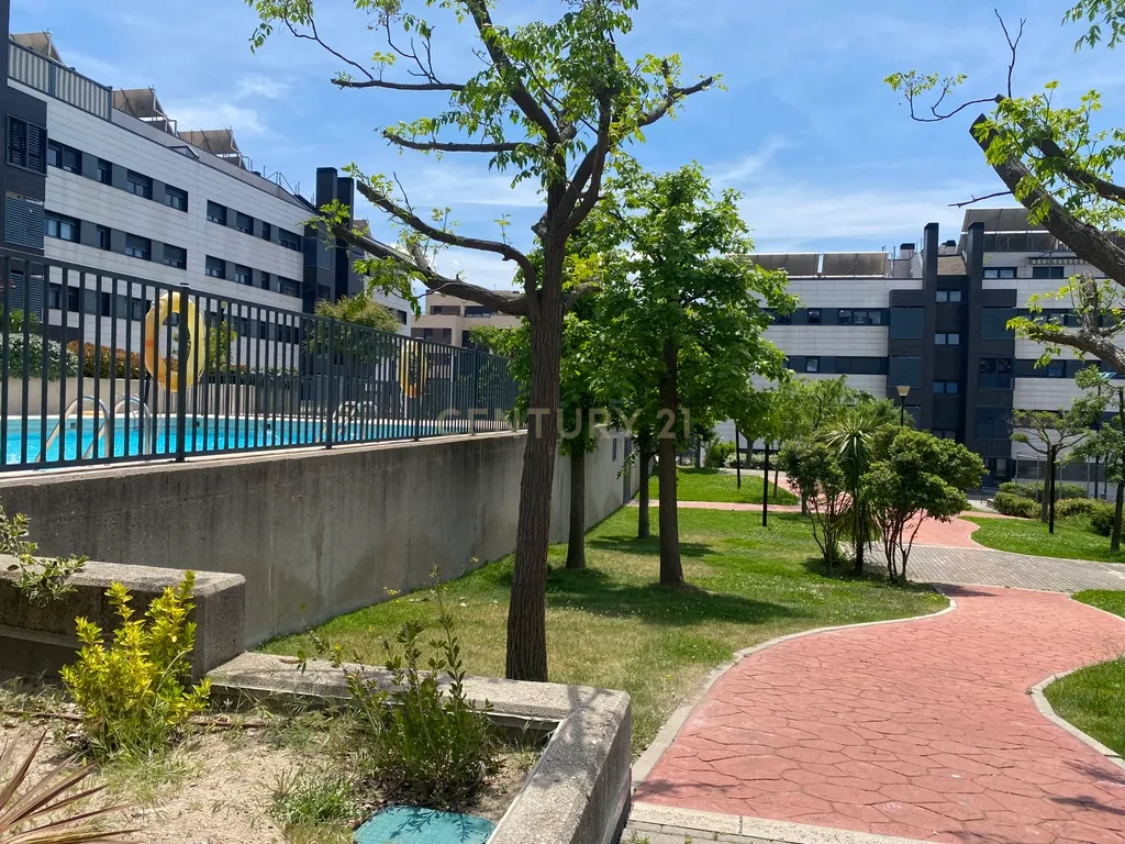 Luxuoso Apartamento com Vista Panorâmica em Madrid - Image 3