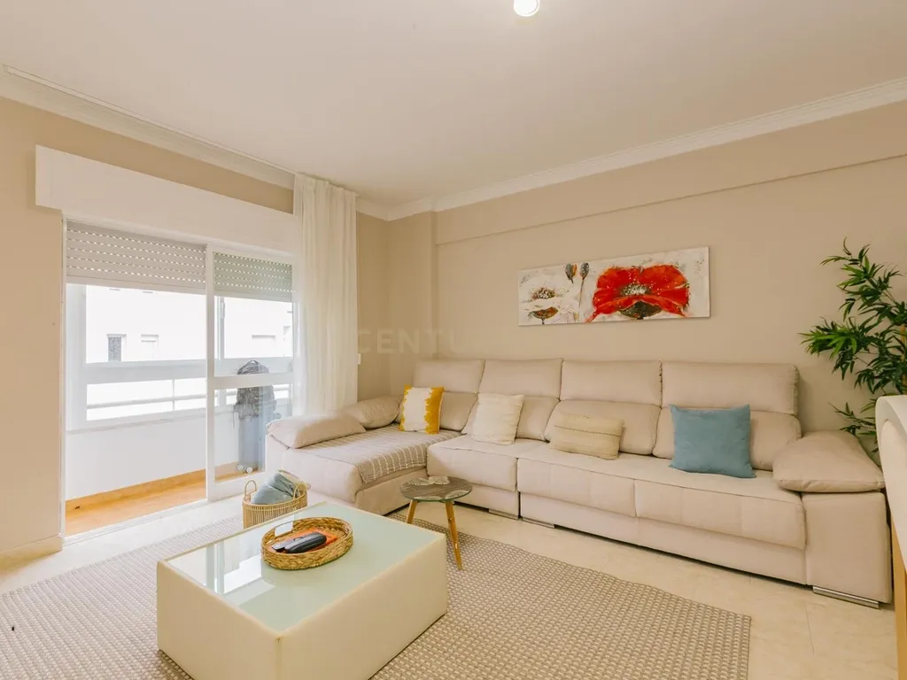 Apartamento T2 em Santa Marta do Pinhal – Corroios - Image 6