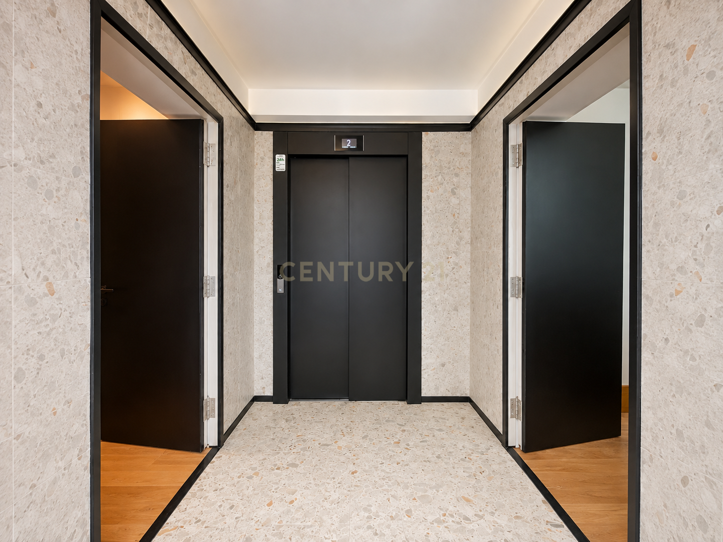 Fotografia 6 de T2+1 Duplex com Acesso Privativo por Elevador, Terraço e Mezzanine | FONTEDAMOURA80