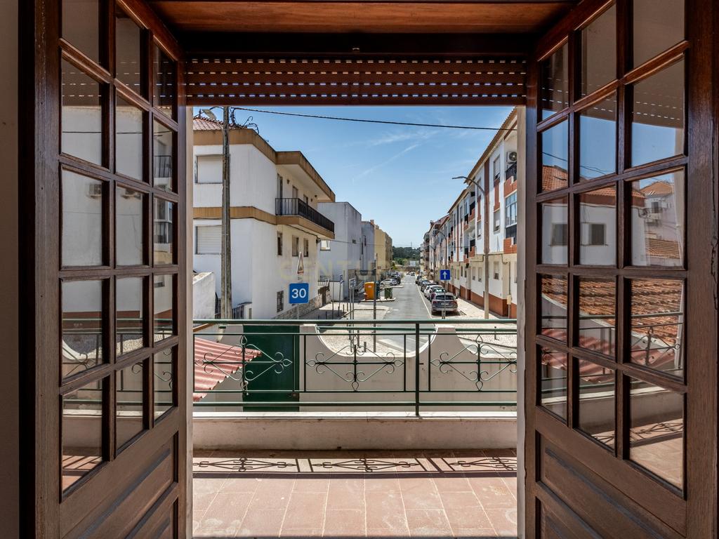 Espaçosa Moradia T3 em Azambuja, Lisboa - Image 25