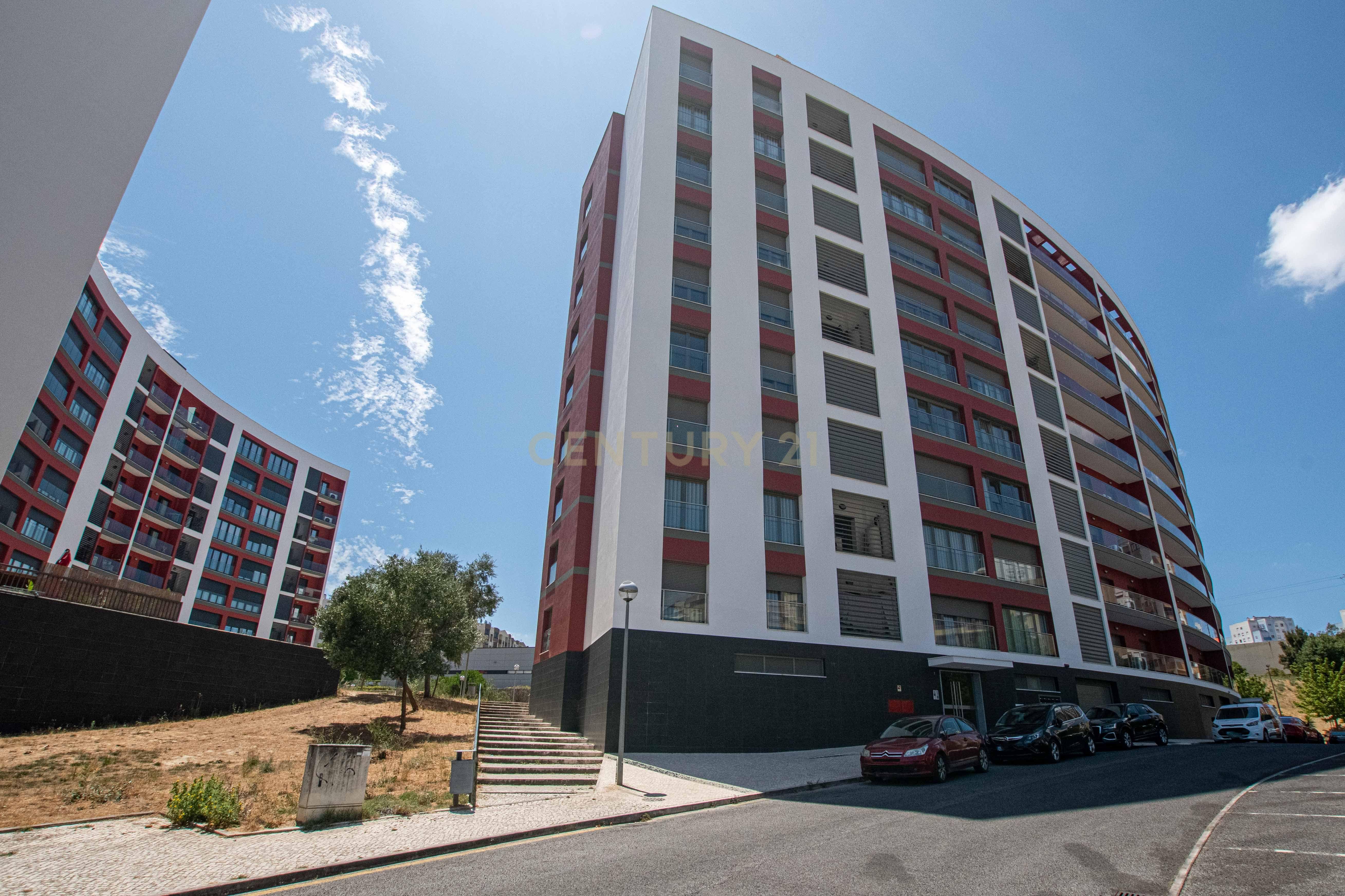 Fotografia 8 de Exclusivo T2 Novo com Suíte, Varanda e Box para 2 Carros | Póvoa de Santa Iria