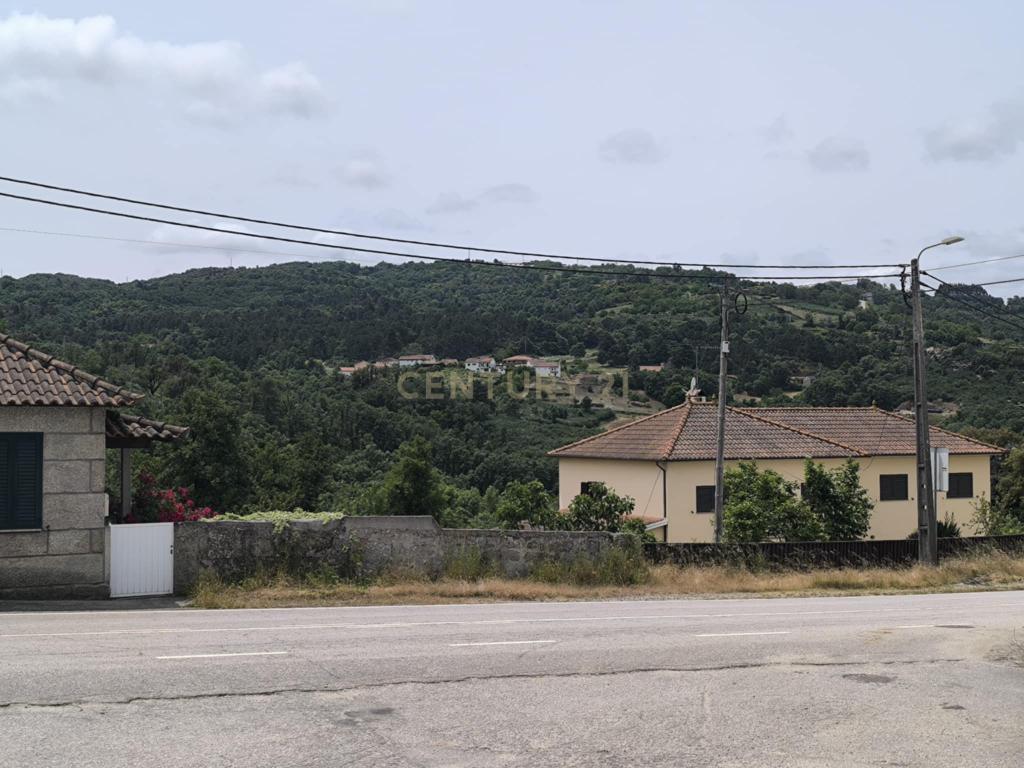 Casas prontas a habitar com terreno, arvores de fruto, forno e água própria. - Image 33
