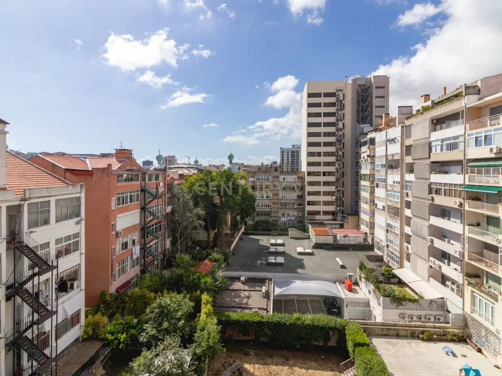 T2 de Luxo junto ao Campo Pequeno | Novo, Mobilado, Varandas e Garagem - Image 18