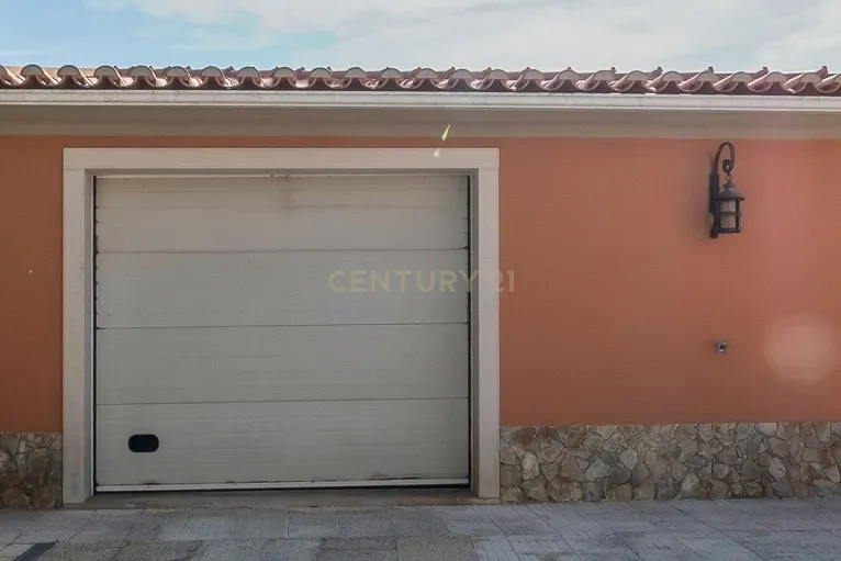 Elegante Moradia T4 com Piscina e Jardim em Mafra: Um Equilíbrio Perfeito entre Campo e Praia - Image 40