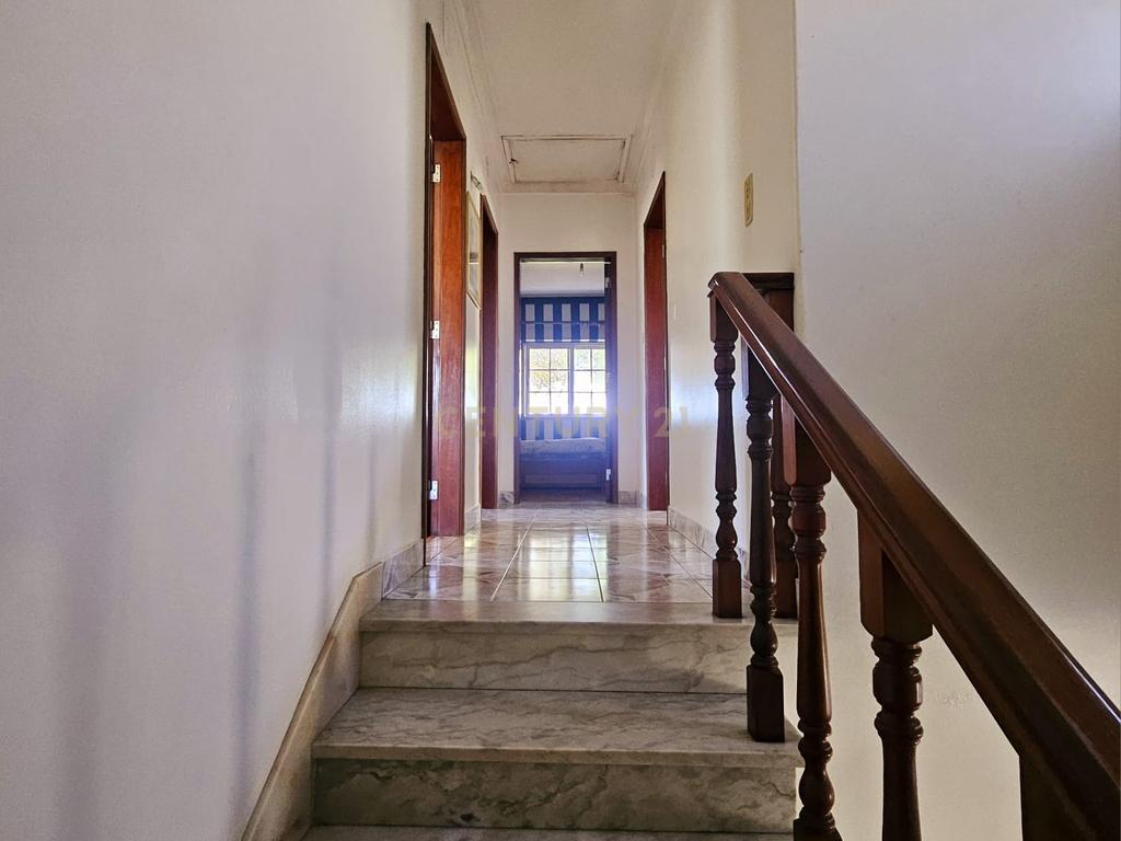Moradia Unifamiliar T4 com Vista Desafogada e Grande Lote de Terreno na Quinta da Condessa - Image 27