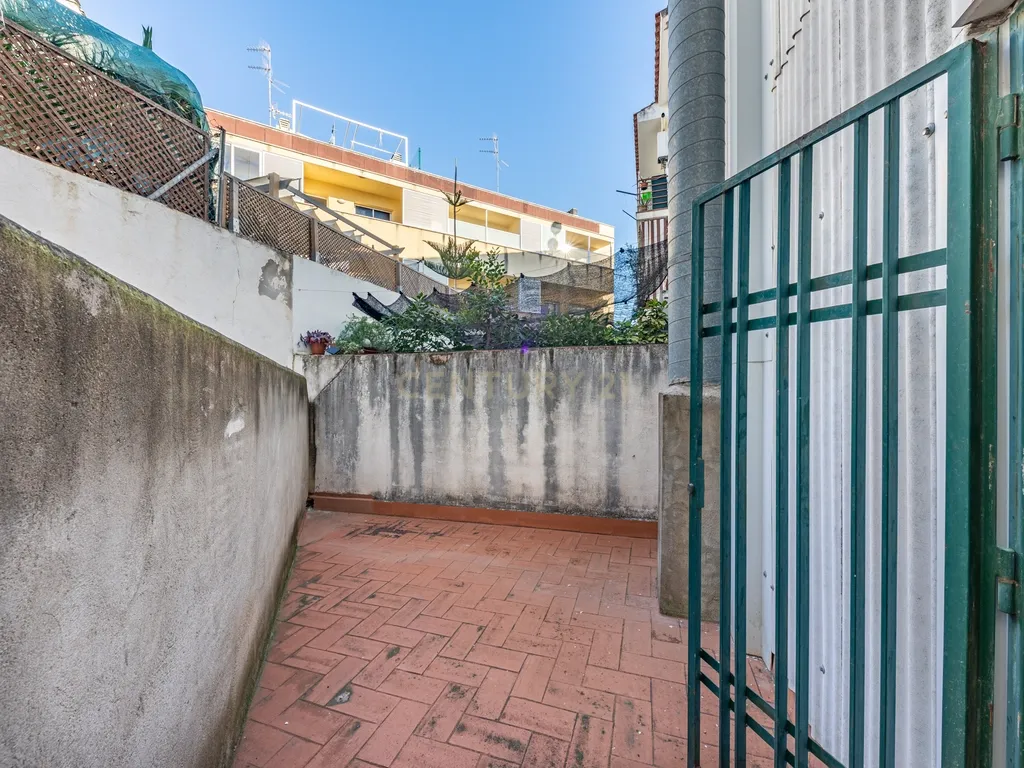 Apartamento luminoso com varanda e pátio na La Bòbila – Sitges - Image 18