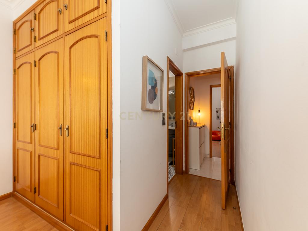 T2 Vila Nova de Caparica (Casalinho da Rosa) com 2 wcs e arrecadação  - Image 19