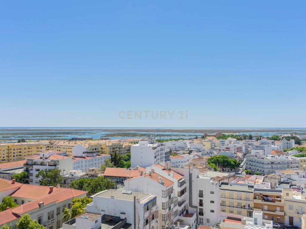Viva no topo de Faro: Rooftop T3 na Avenida 5 de Outubro - Image 16