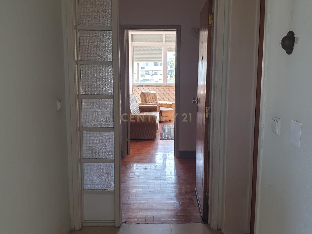 Apartamento T3 transformado em T4* para arrendamento nos Olivais-Sul, Lisboa  - Image 7