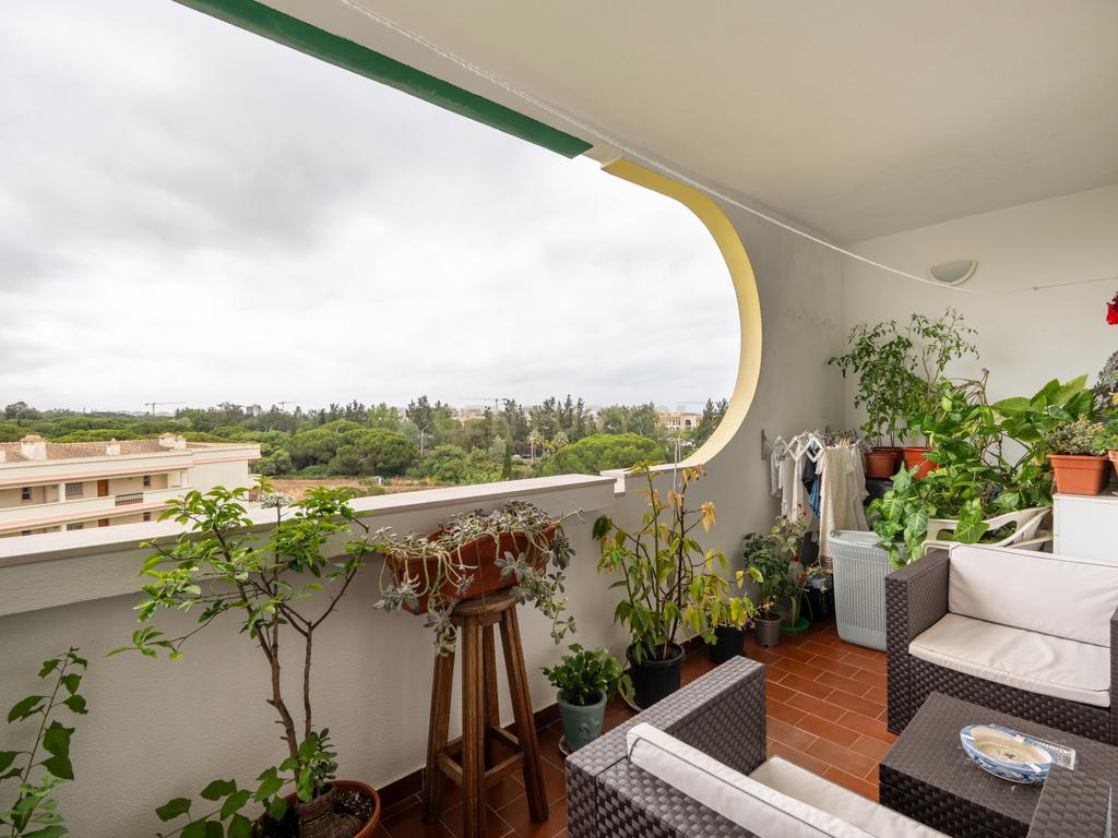 Apartamento T1 com varandas e vista mar no Parque das Amendoeiras — Vilamoura - Image 10