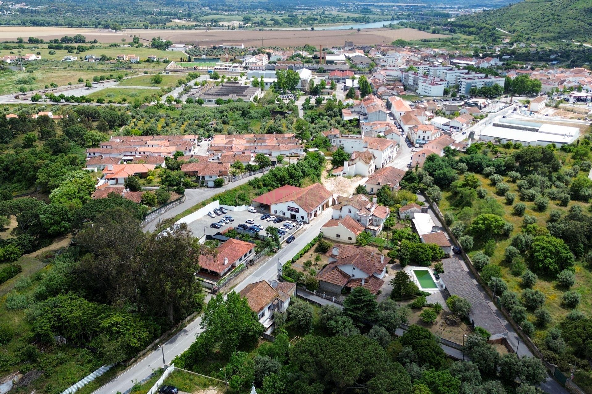 Moradia T3 com Jardim e Garagem em Santarém, Abrantes - Em Sistema de propostas Múltiplas - Image 54