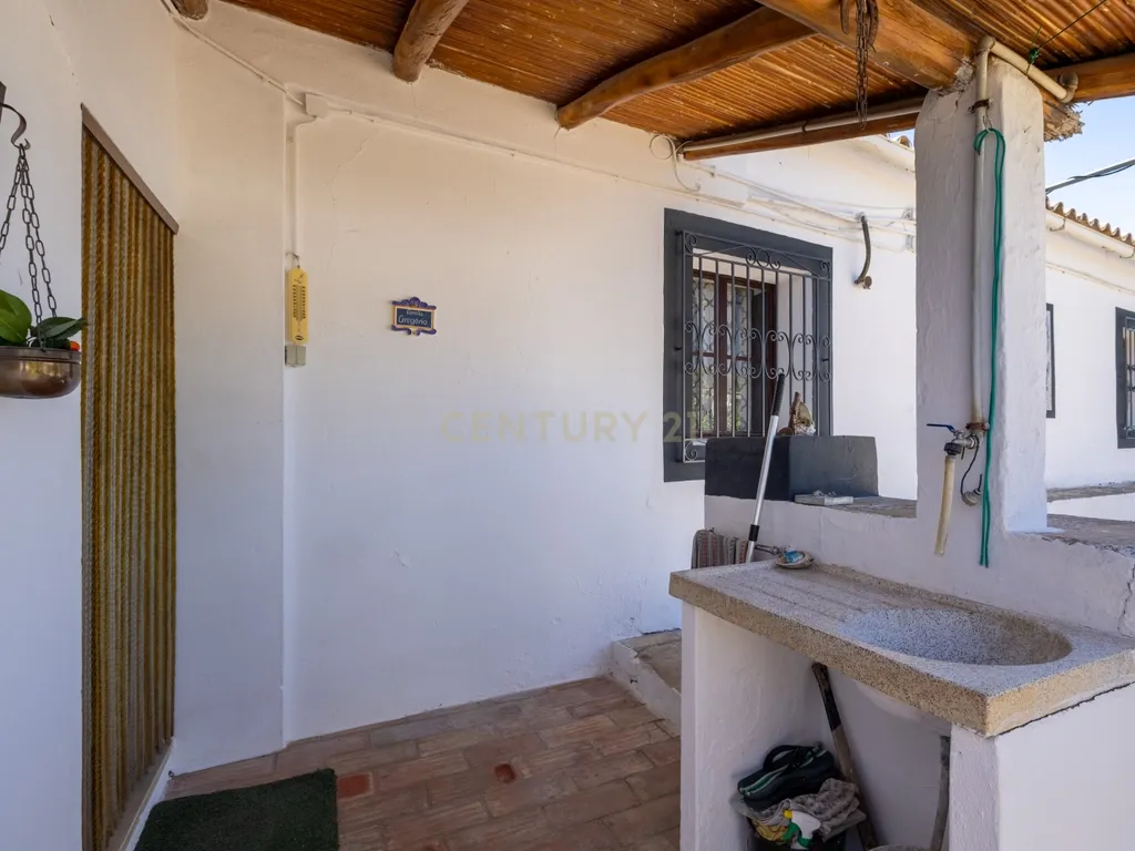 Encantadora Moradia com 7 Divisões em Parragil Loulé com Vista Campestre - Image 37
