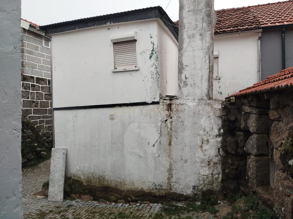 Moradia T2 em Cinfães  - Image 2