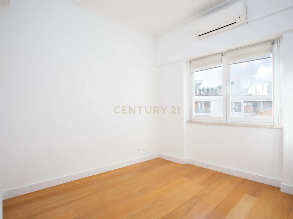 Apartamento T1 para arrendamento em Queijas - Image 10