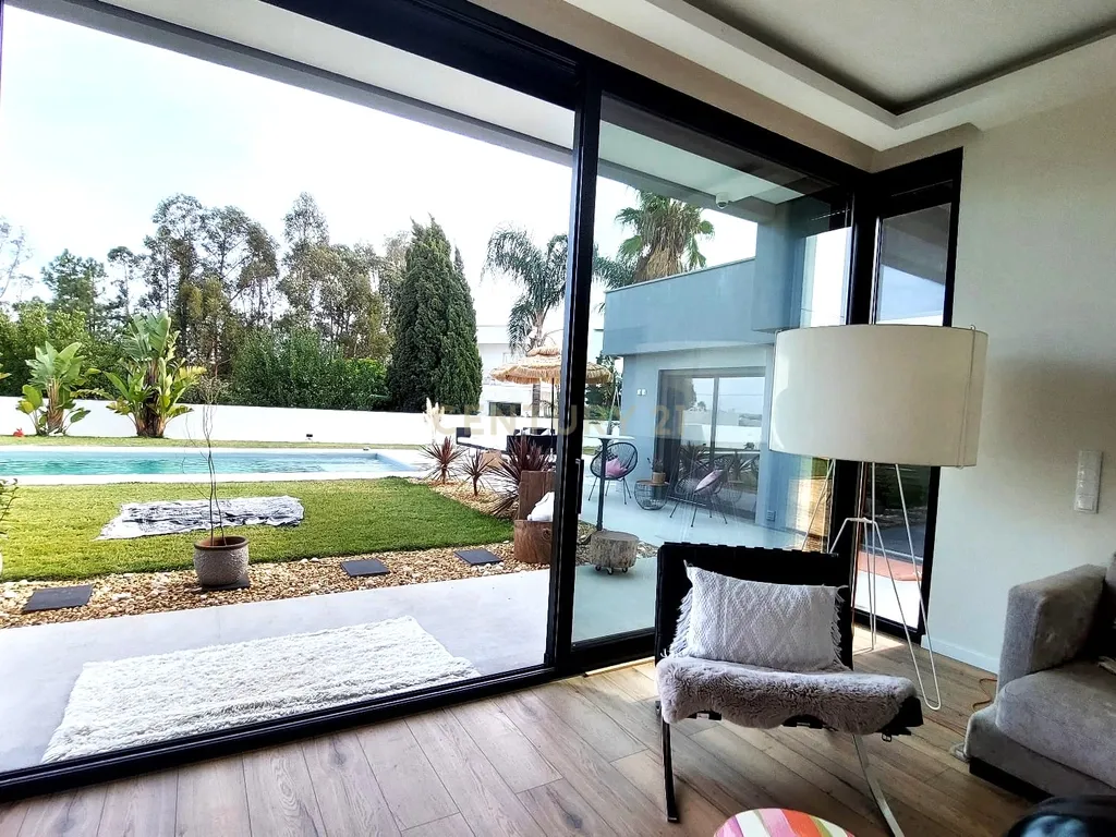 Oasis Coco Beach Villa - Moradia de Luxo Isolada T3 + 1 com Guest House e Piscina, lote 1,368 m² – Urbanização Vila Alegre, Fernão Ferro - Image 28