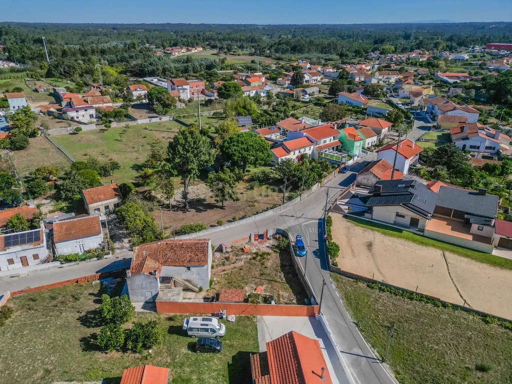 Moradia para renovar com 605 m2 de terreno em Santana, Figueira da Foz. - Image 9
