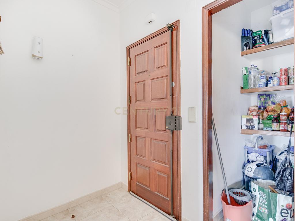 Apartamento T3 com boas áreas, varandas e arrecadação – Rinchoa, Rio de Mouro - Image 30