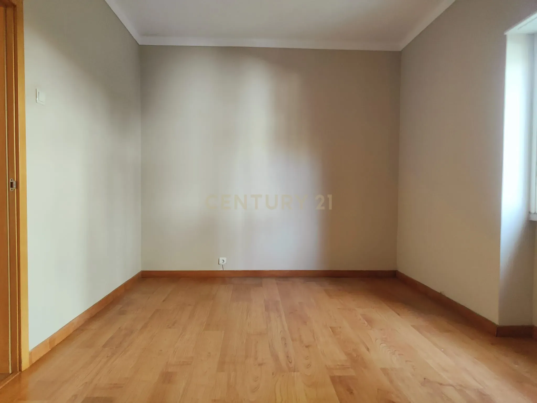 Prédio Bi-Familiar T2 e 2 Anexos Tipologia T1 Em Zona Residencial Tranquila Na Póvoa de Santo Adrião  - Image 49