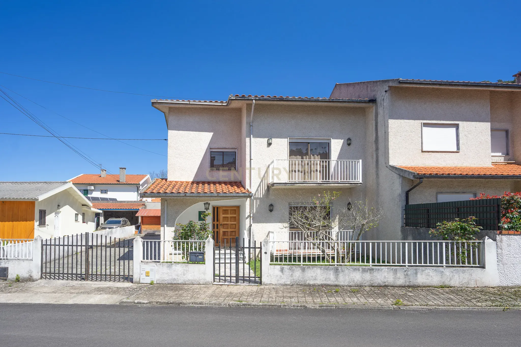 Moradia T3 com jardim e logradouro - Lousã em zona tranquila - Image 1