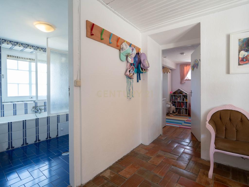 Moradia T7 tradicional em bom estado com varanda coberta, pátio, piscina, terraço coberta, vistas boas e jardim numa localização sossegada perto do centro de Arganil e o rio Alva - Image 67